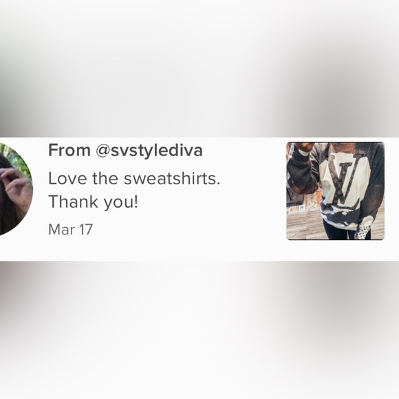 Sweatshirt Lips 👄 LV Print W/ LV Logo On The 👄 Pullover ❌PRICE FIRM❌ NO Offer - Picture 9 of 16